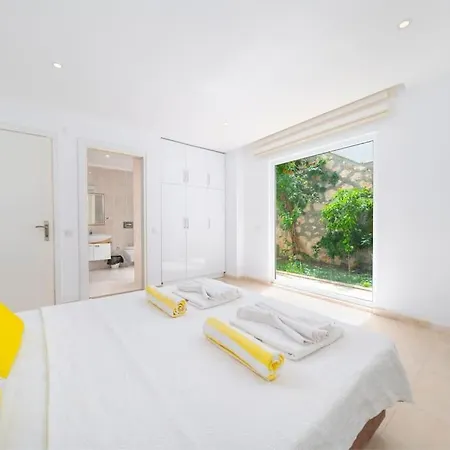 Oezel Havuzlu Bueyuek - Kalkan Plaja Sadece 200mt Villa *