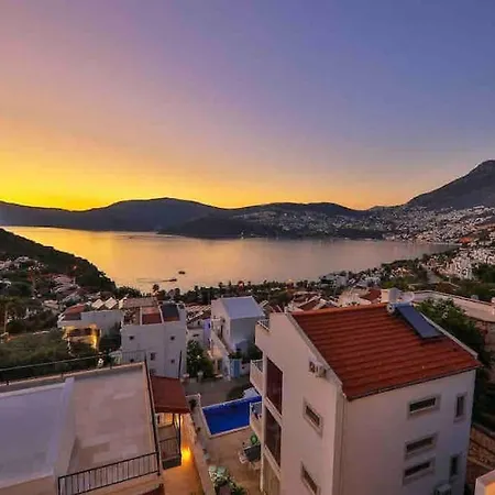 Oezel Havuzlu Bueyuek - Kalkan Plaja Sadece 200mt *