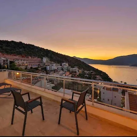 Oezel Havuzlu Bueyuek - Kalkan Plaja Sadece 200mt Villa *