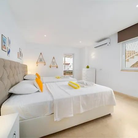 Villa Oezel Havuzlu Bueyuek - Kalkan Plaja Sadece 200mt *