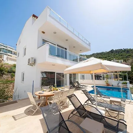 Oezel Havuzlu Bueyuek - Kalkan Plaja Sadece 200mt Villa *